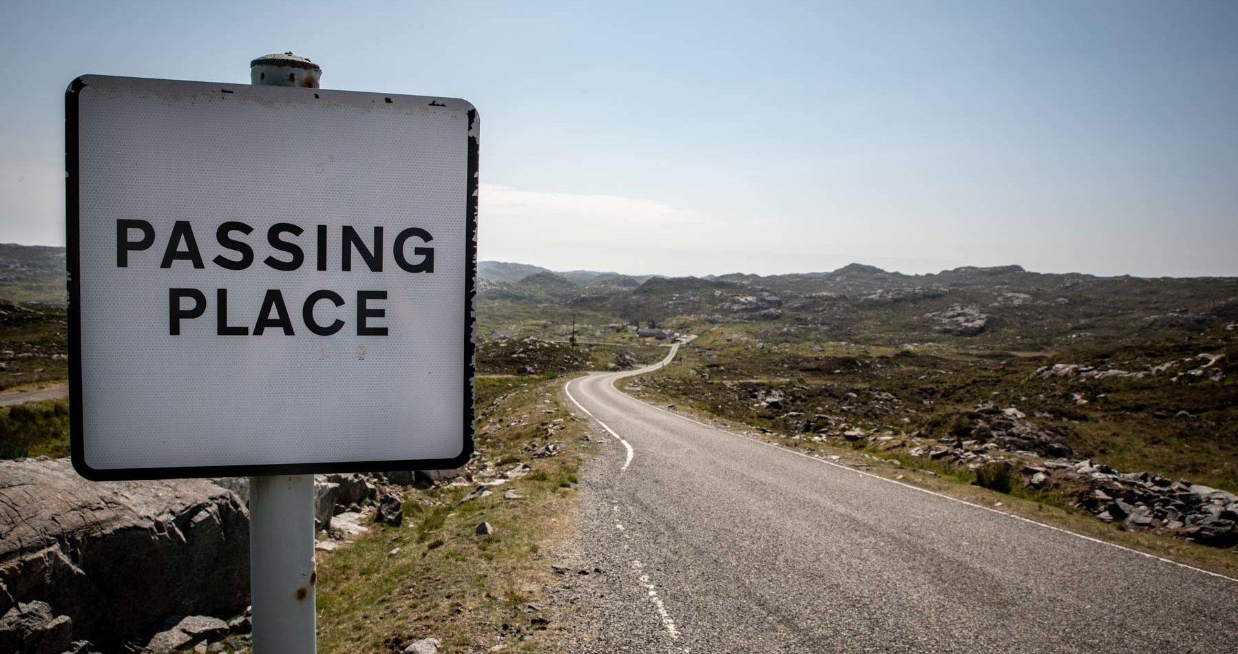 passing-place-on-the-golden-road-sir-edwards-roadtrip