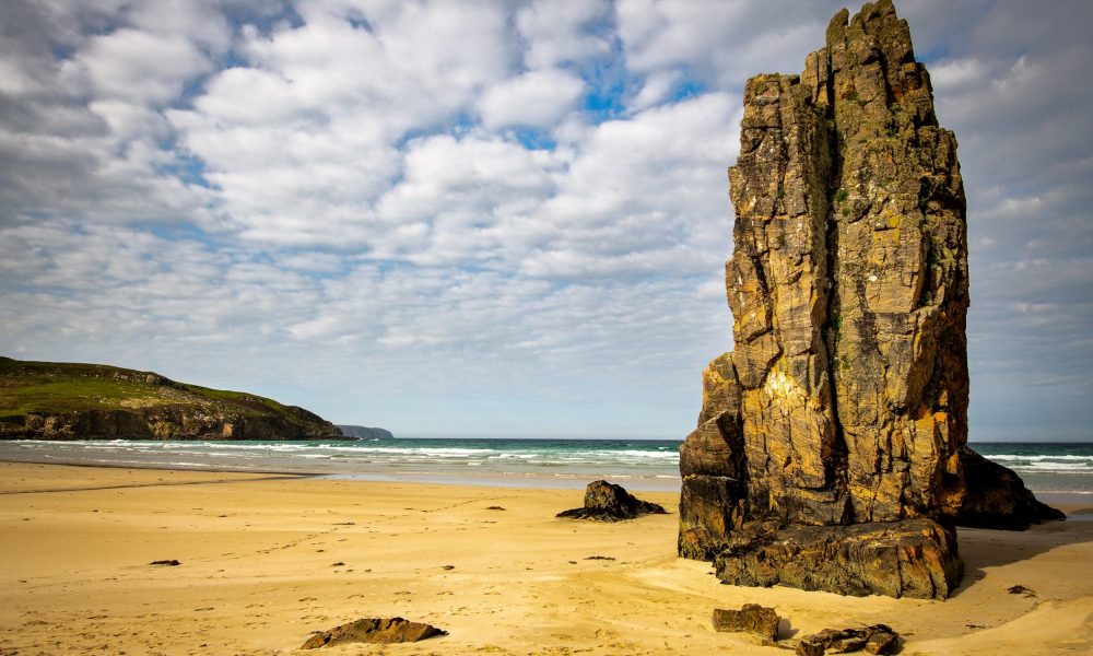 the-roller-waves-of-garry-beach-sir-edwards-roadtrip