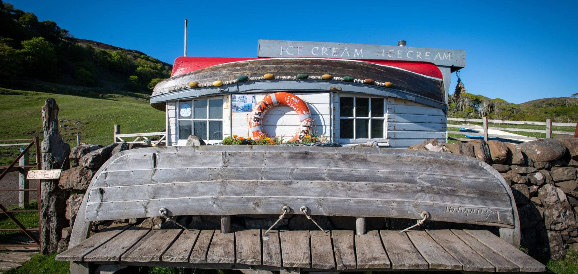 an-ice-cream-at-calgary-bay-sir-edwards-roadtrip